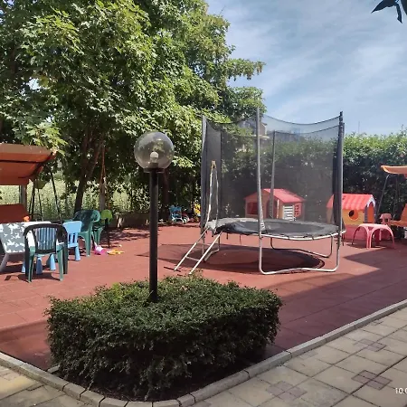 на градина Apartamento Chernomorets